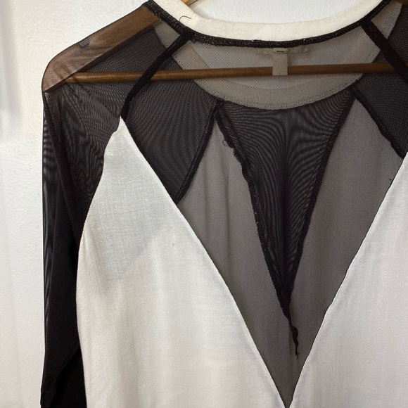 White long sleeve with black sheer details - Picture 3 of 5